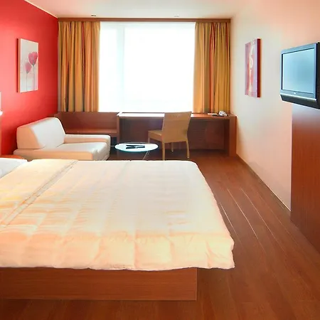 فندق Messe & Airport 3*