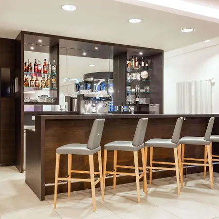 فندق Messe & Airport 3*