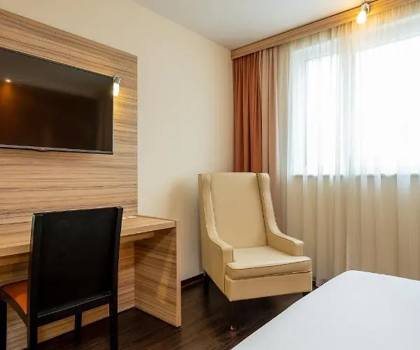 Messe & Airport Hotel 3*