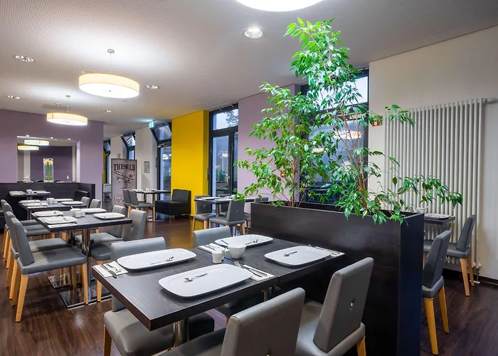 Messe & Airport Hotel 3*