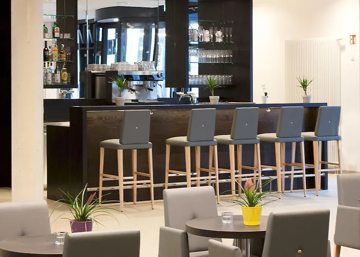 Отель Messe & Airport 3*